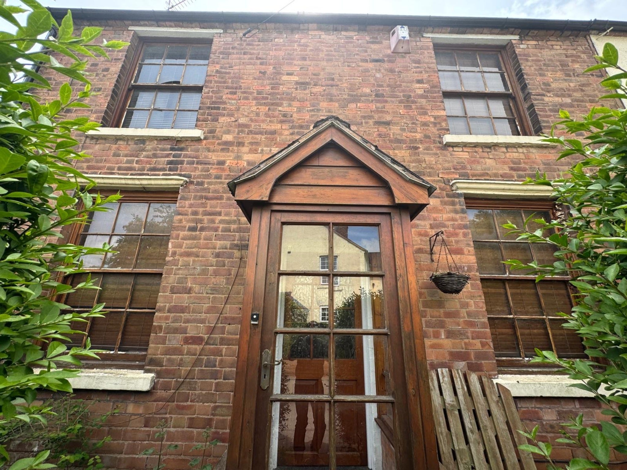 House Yew Tree Lane in Wolverhampton