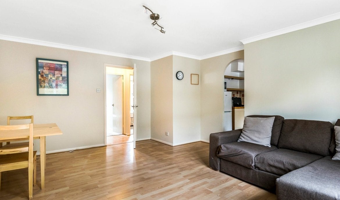 Flat Spa Court in Greater London