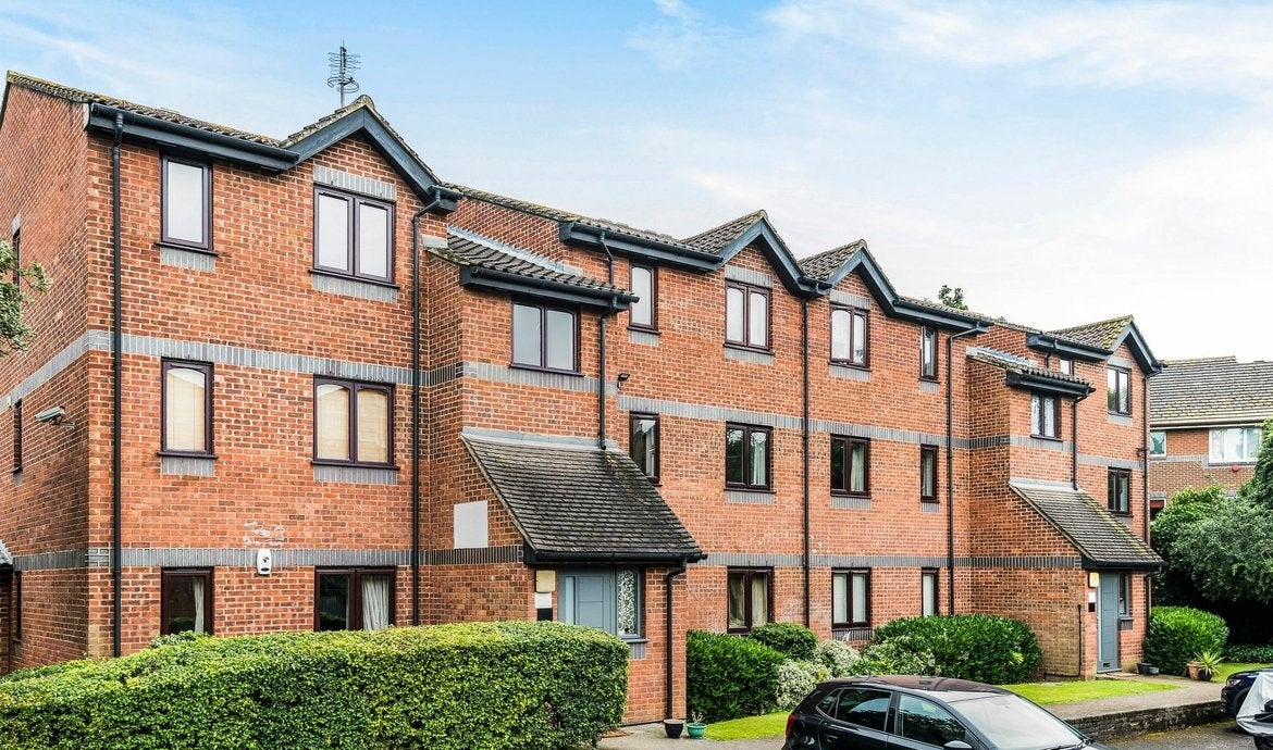 Flat Spa Court in Greater London