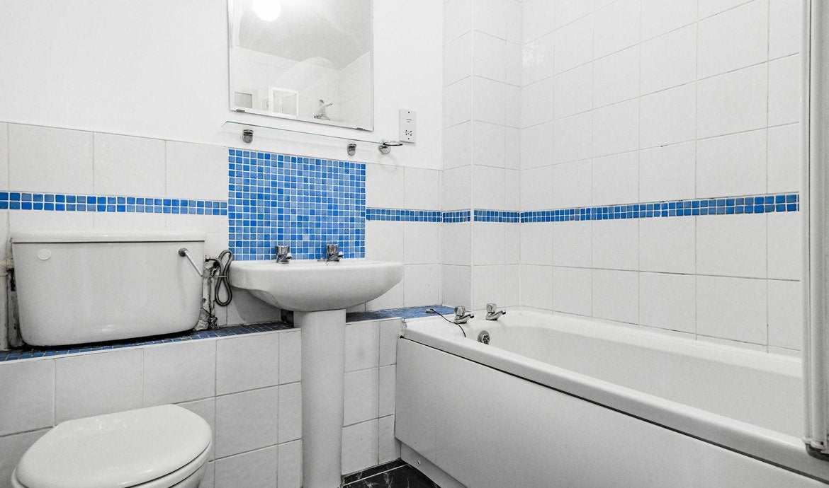 Flat Spa Court in Greater London