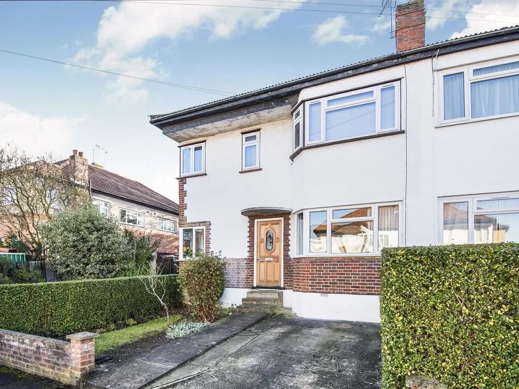 Flat Ranmoor Gardens in Greater London