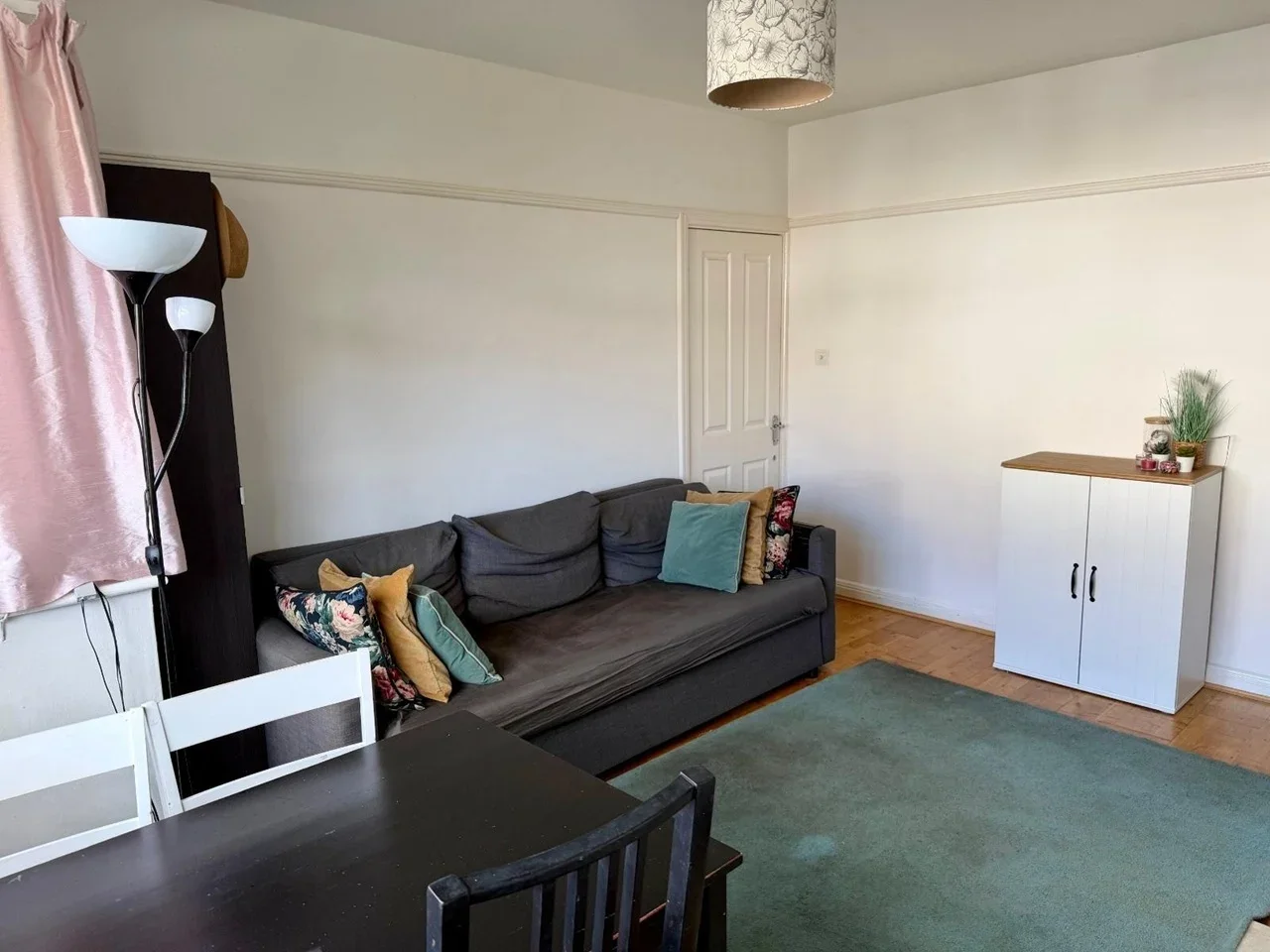 Flat Ranmoor Gardens in Greater London