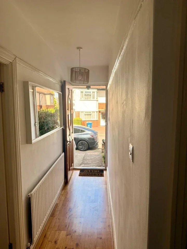 Flat Ranmoor Gardens in Greater London