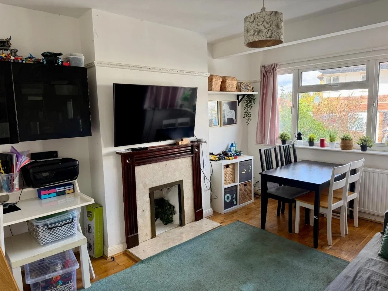 Flat Ranmoor Gardens in Greater London