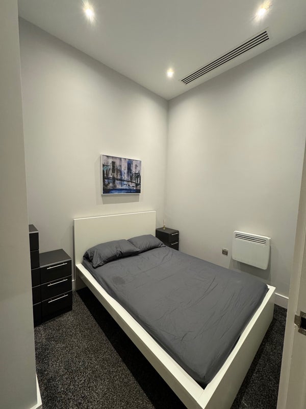Flat Hayling Close in Slough