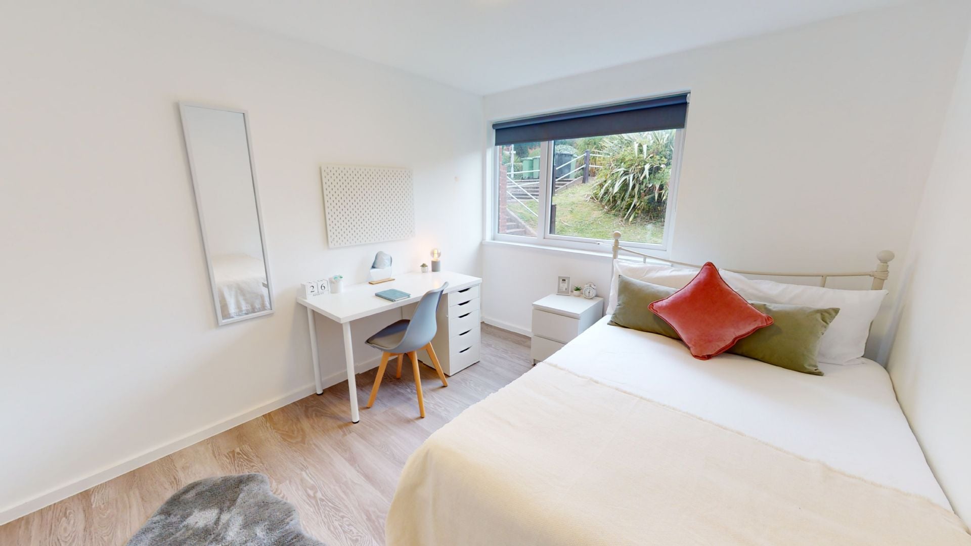Room Lebanon Close in Exeter