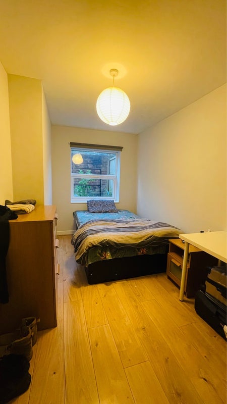 Room Burley Lodge Road in Leeds