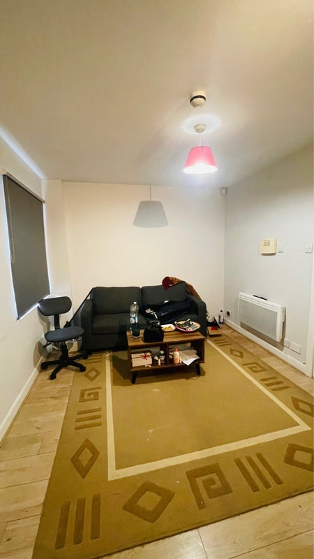 Room Burley Lodge Road in Leeds