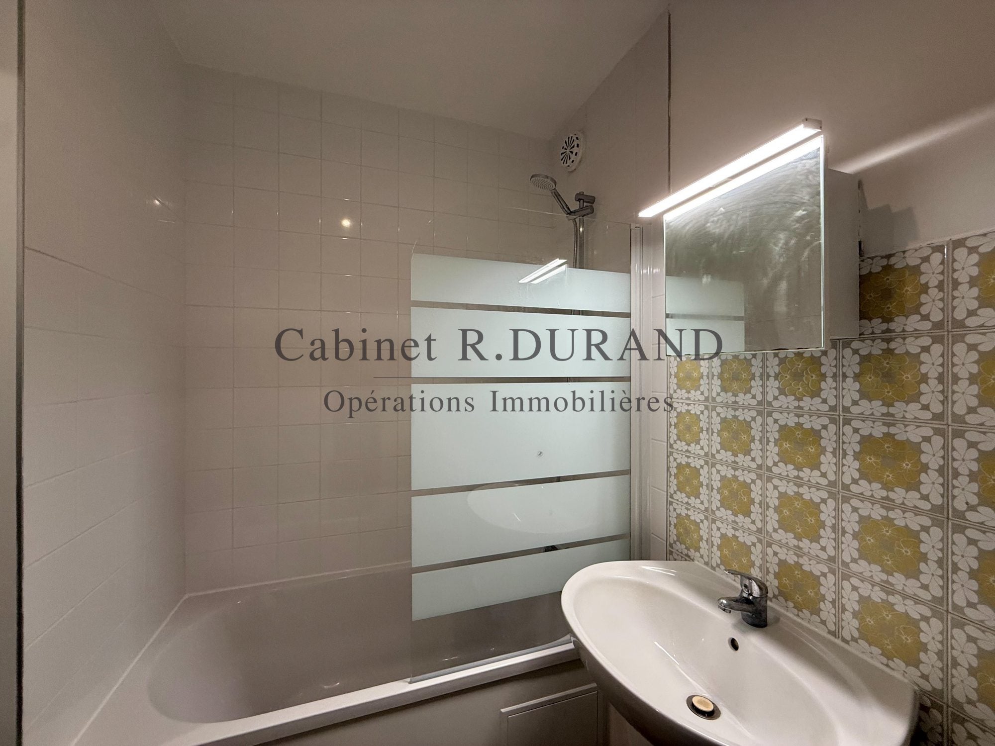 Flat Boulevard Saint-Denis in Courbevoie