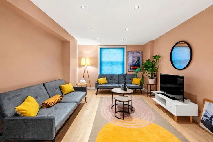 Flat Eversholt Street in Greater London