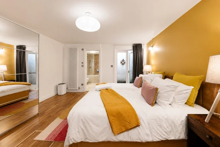 Flat Eversholt Street in Greater London
