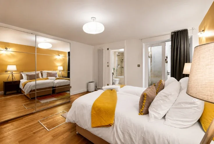 Flat Eversholt Street in Greater London