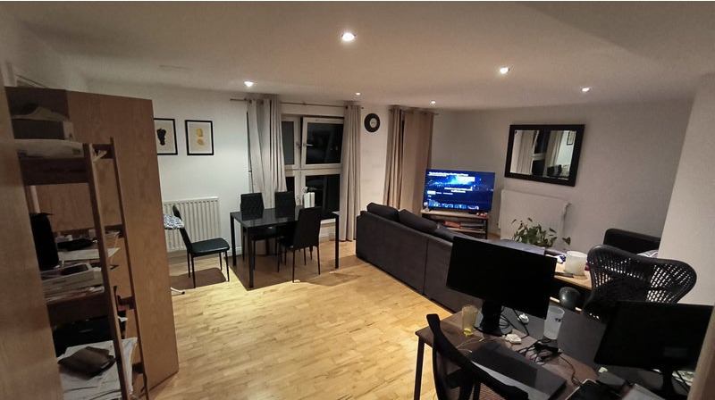 Flat Kings Avenue in Greater London