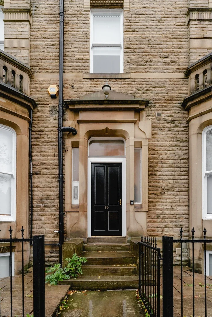 Flat Clare Hall Lane in Calderdale