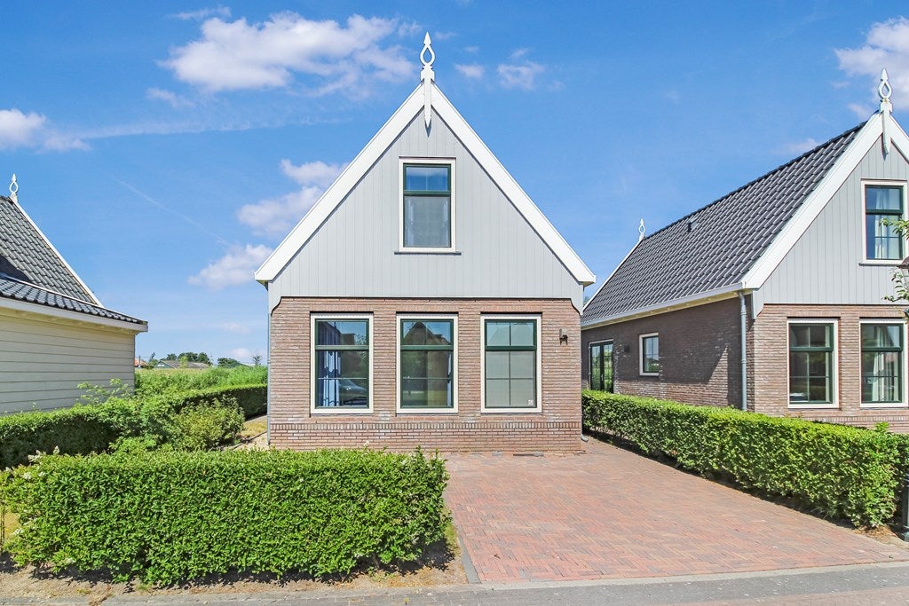 Vrijstaande woning te koop: Zeedijk 2-327, Uitdam