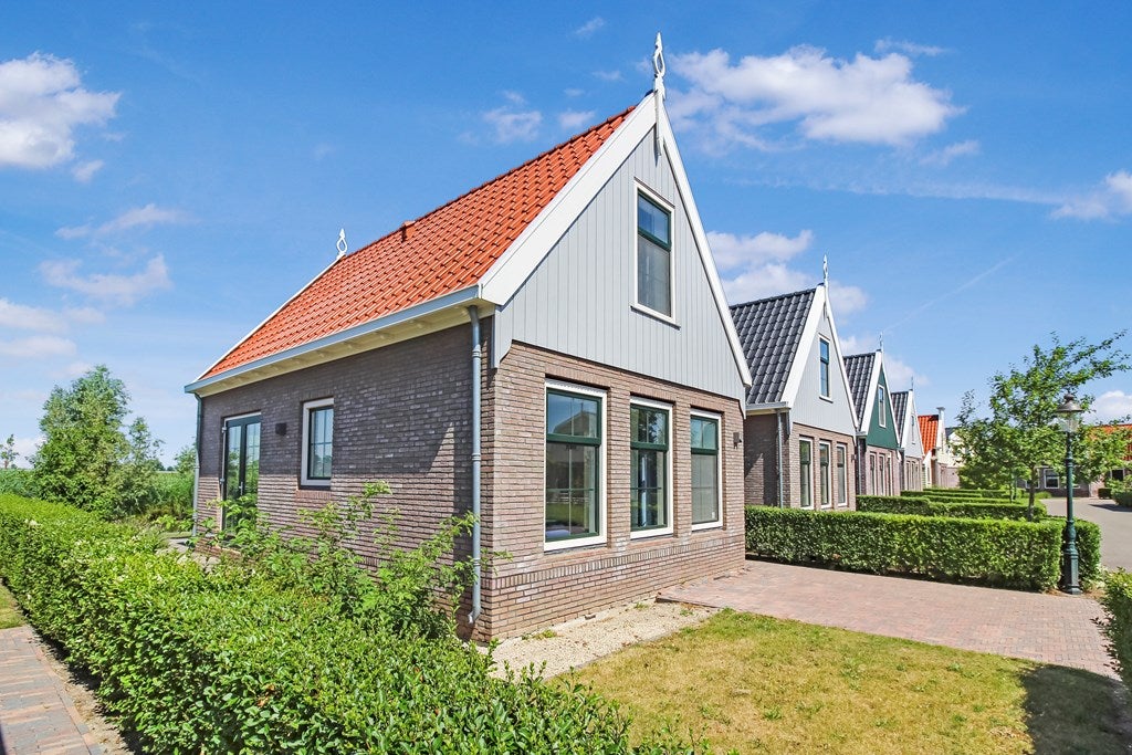 Vrijstaande woning te koop: Zeedijk 2-327, Uitdam