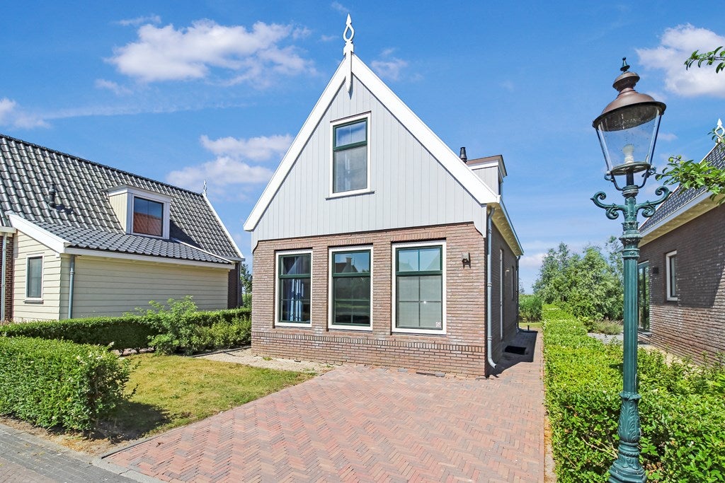 Vrijstaande woning te koop: Zeedijk 2-327, Uitdam
