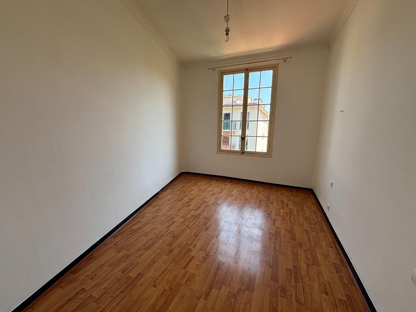 Room Avenue Sévigné in Nice