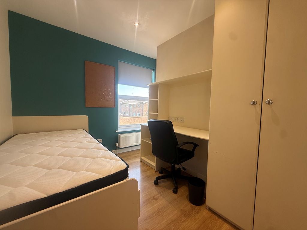 Room Spitalfield Lane in Chichester