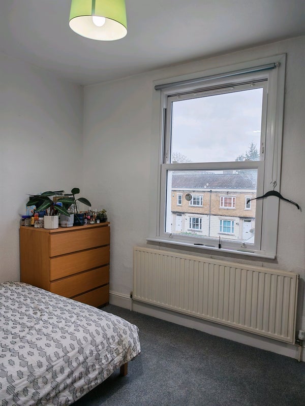 Room Clapham Park Road in Greater London