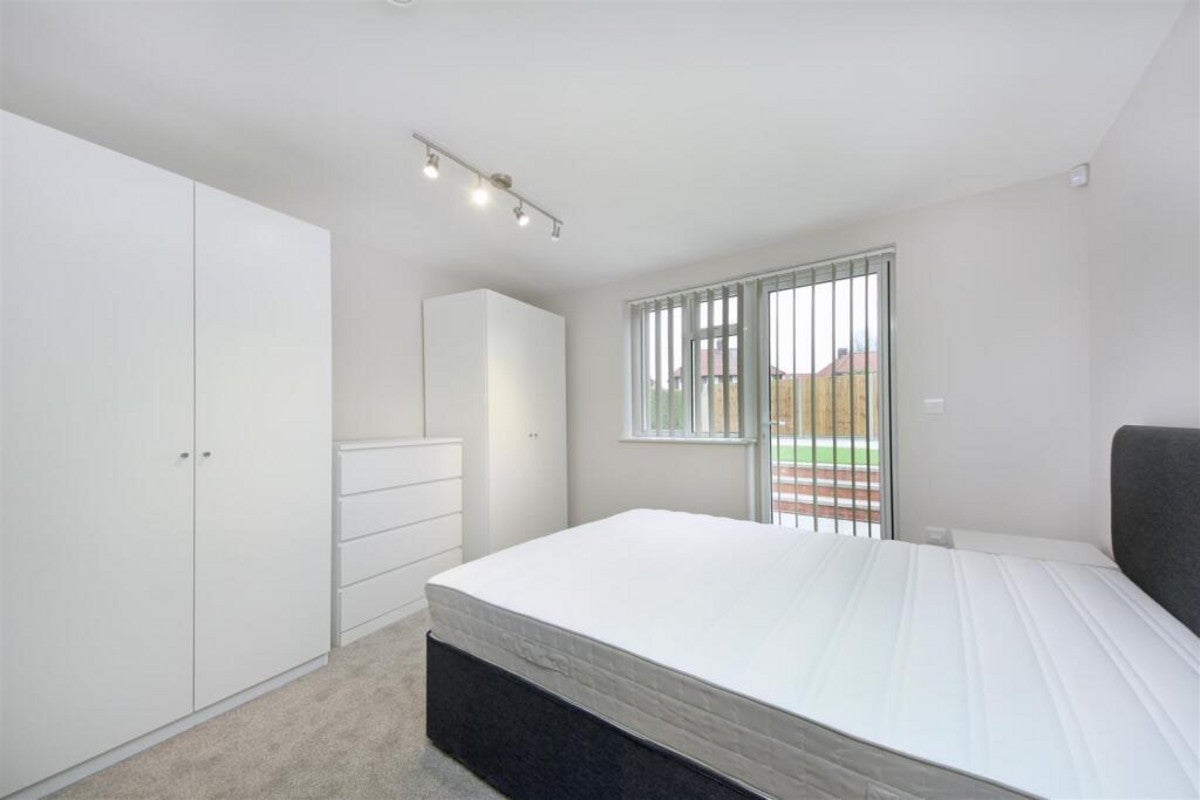 Flat Noel Road in Greater London
