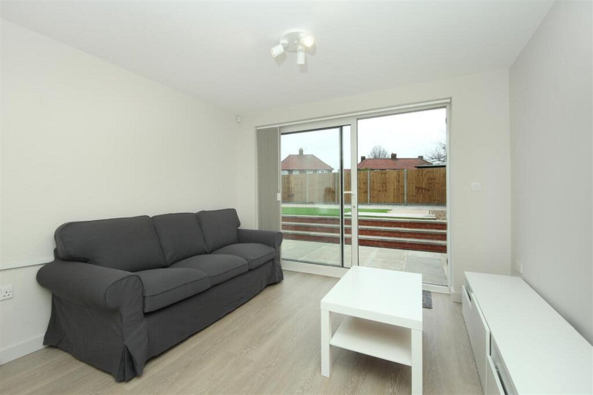 Flat Noel Road in Greater London