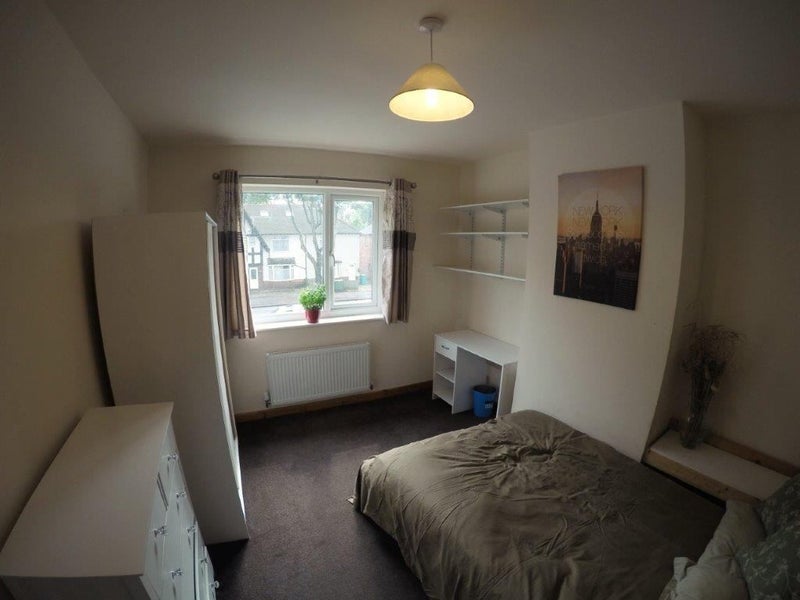Room Beeston Road in Nottingham