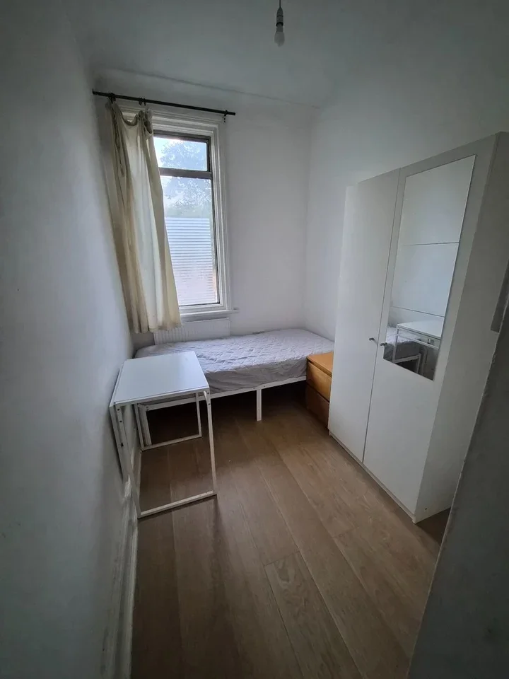 Room Rancliffe Road in Greater London