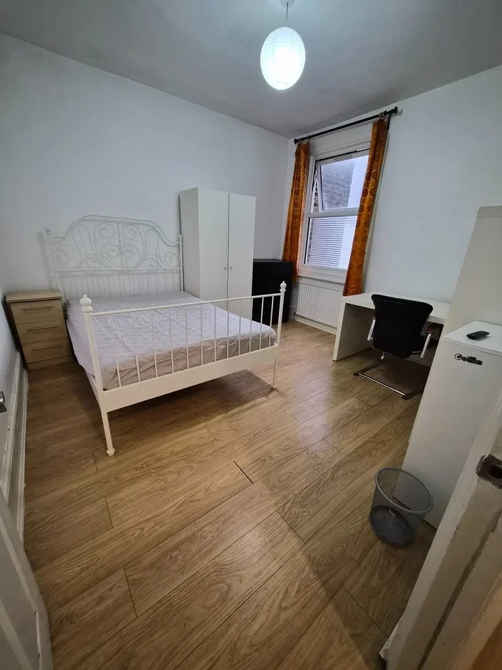 Room Rancliffe Road in Greater London