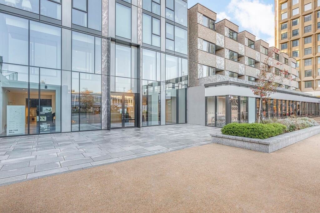 Flat Highgate Hill in Greater London