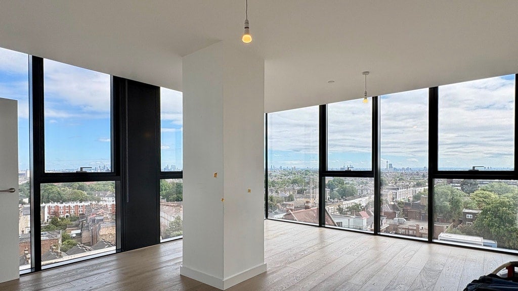 Flat Highgate Hill in Greater London