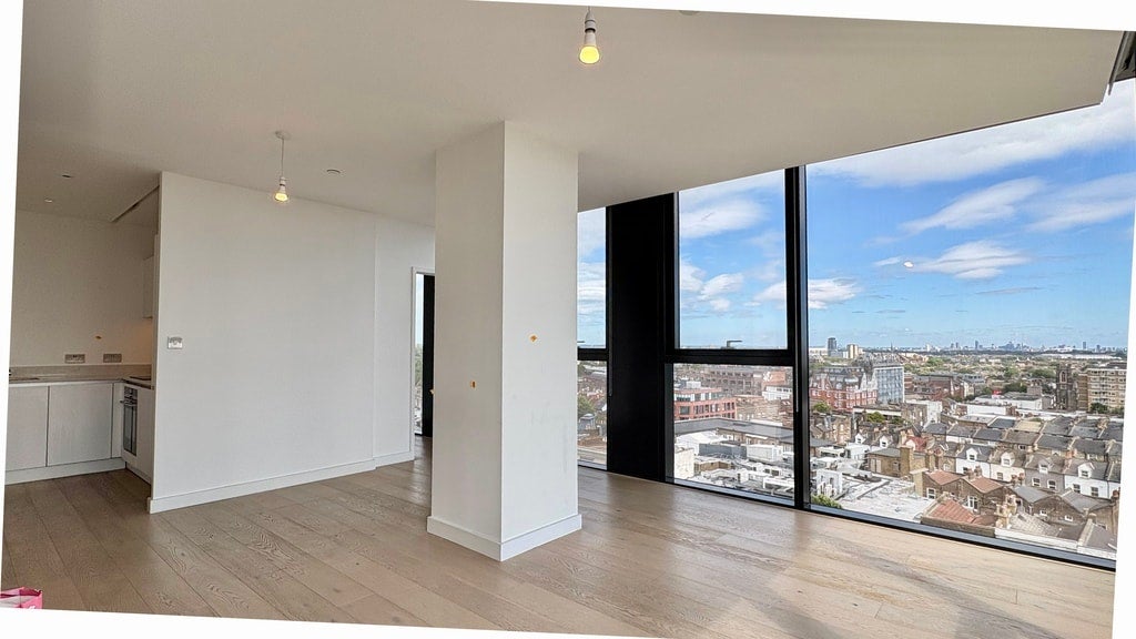Flat Highgate Hill in Greater London