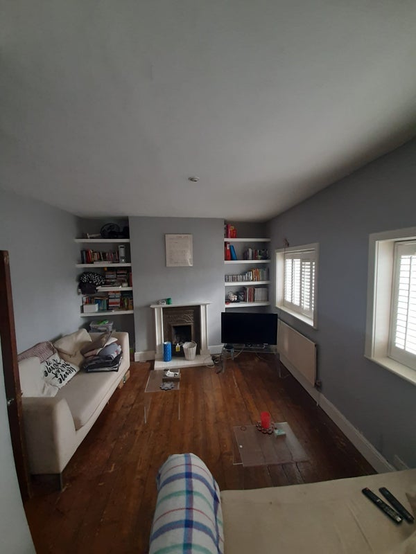 Flat Oakhill Road in Greater London