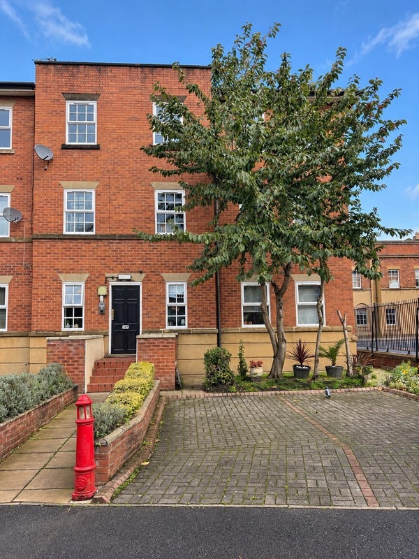 Room Woollam Place in Manchester