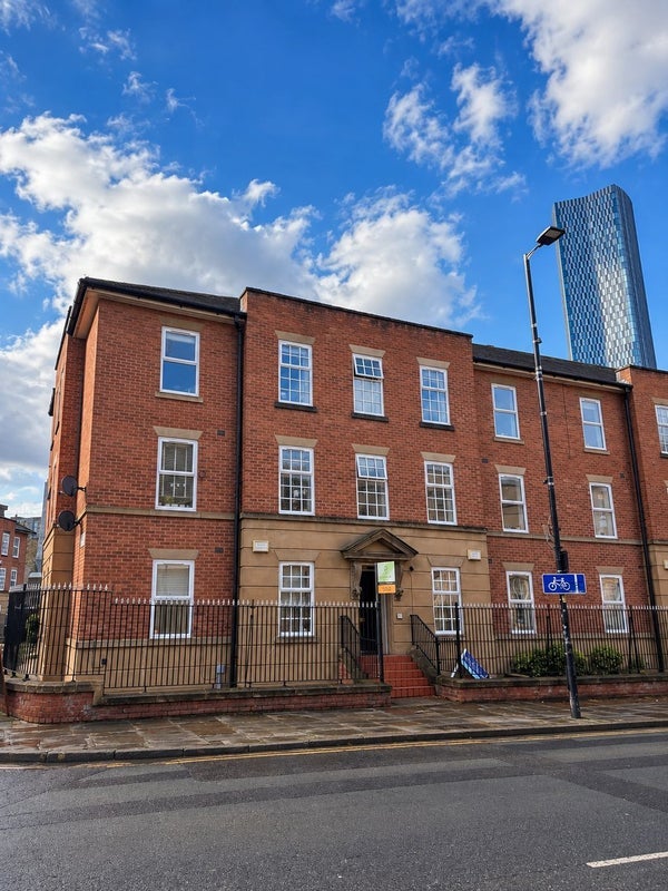 Room Woollam Place in Manchester