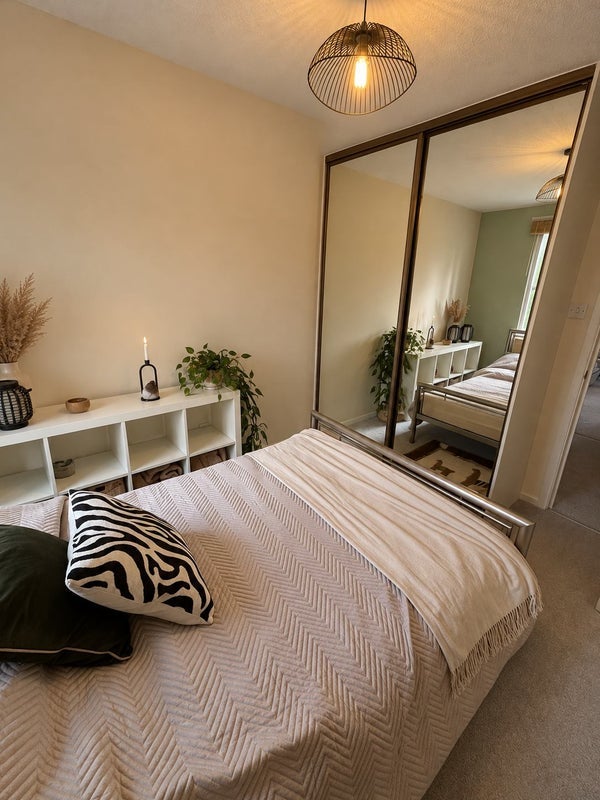 Room Woollam Place in Manchester