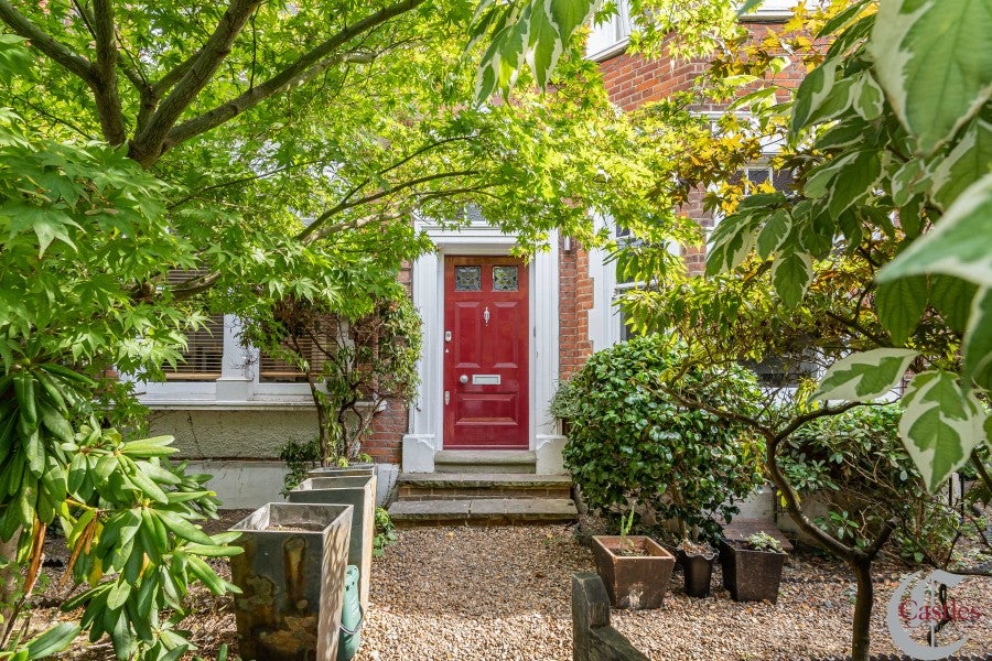 House Crescent Road in Greater London