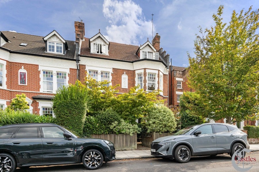House Crescent Road in Greater London