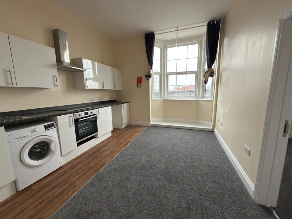 Flat Midland Road in Bedford