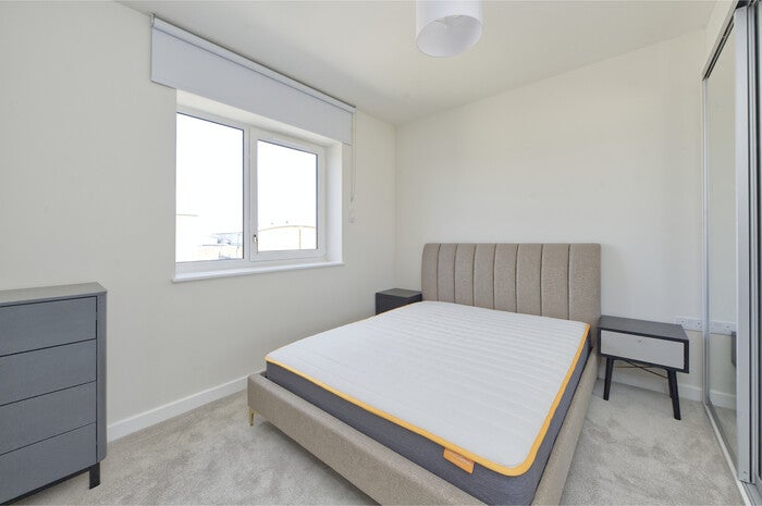 Flat Springfield Drive in Greater London