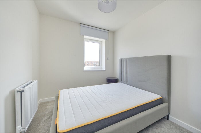 Flat Springfield Drive in Greater London