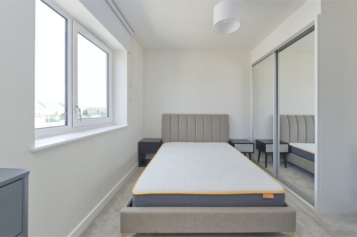 Flat Springfield Drive in Greater London