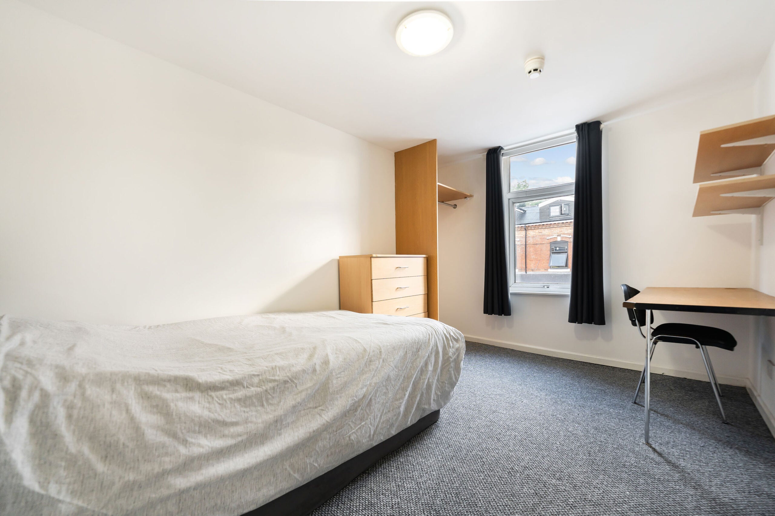 Room Harrow Road in Birmingham