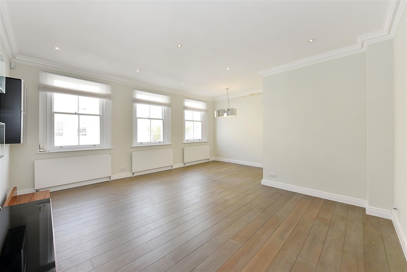 Flat Manson Place in Greater London
