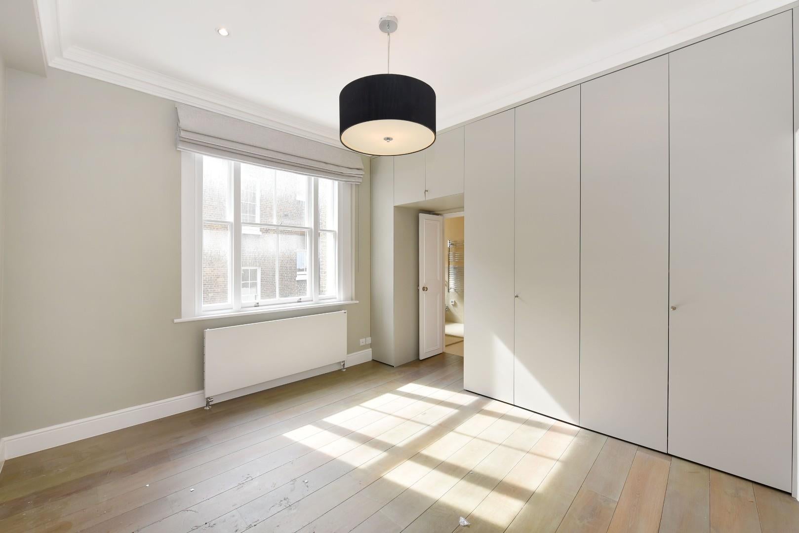 Flat Manson Place in Greater London