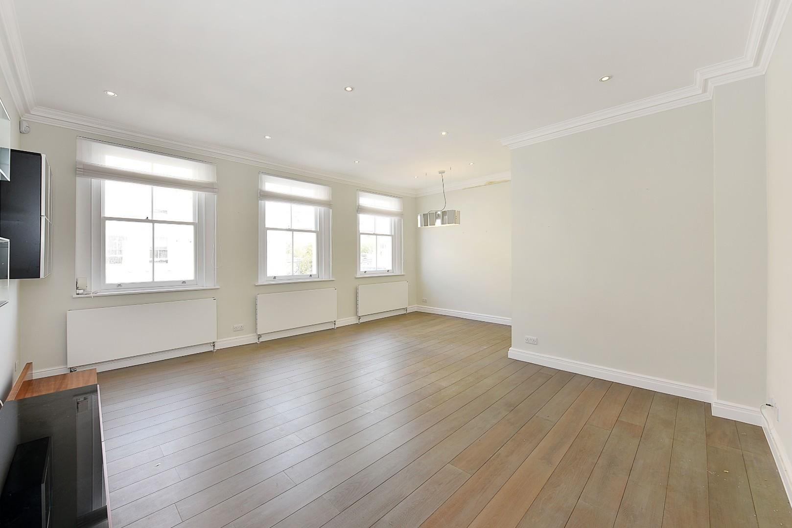 Flat Manson Place in Greater London