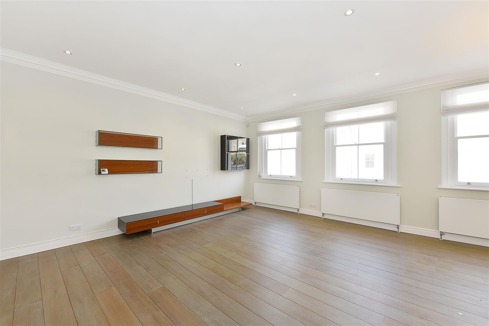 Flat Manson Place in Greater London