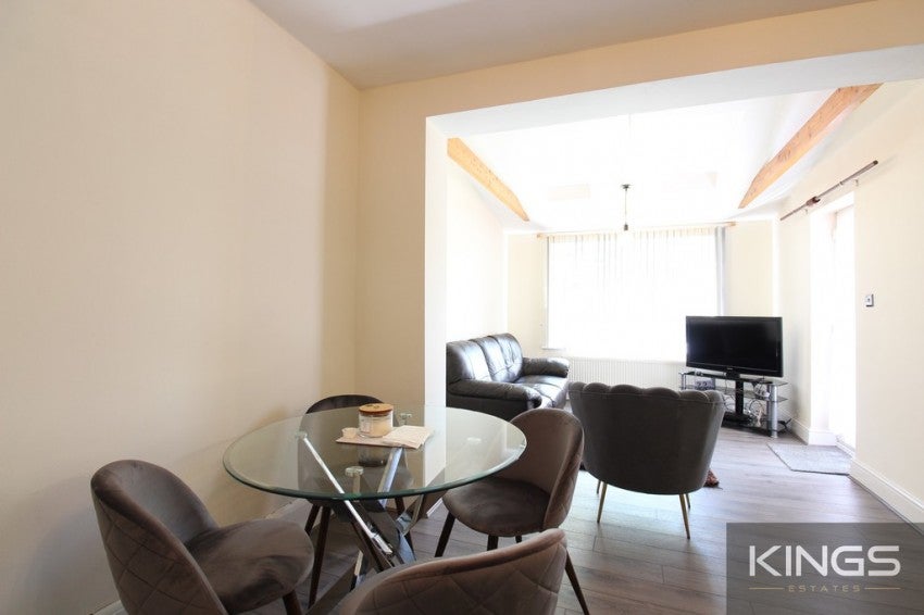 Flat Harefield Road in Southampton