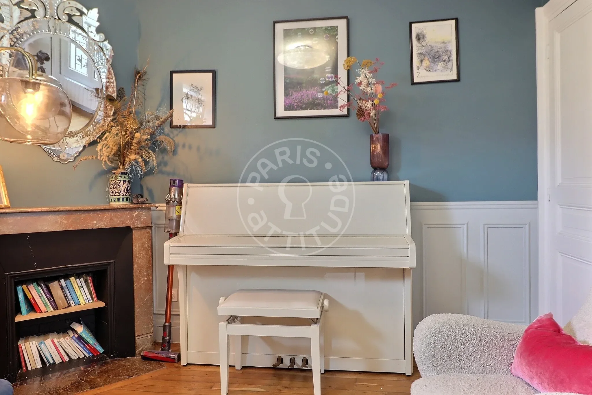 Appartement Rue Camille Tahan à Paris