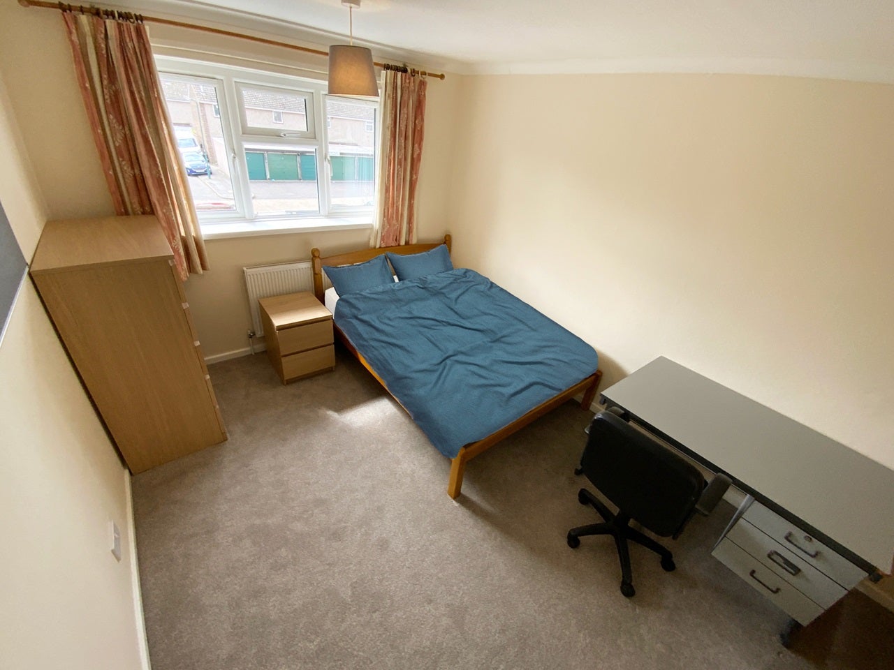 House Foxburrows Court in Guildford